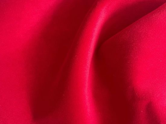 Tissu velours rouge – Élégance intense & qualité pro