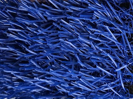 Gazon synthetique ignifugé ignicolor  20mm Bleu Cfl-s1